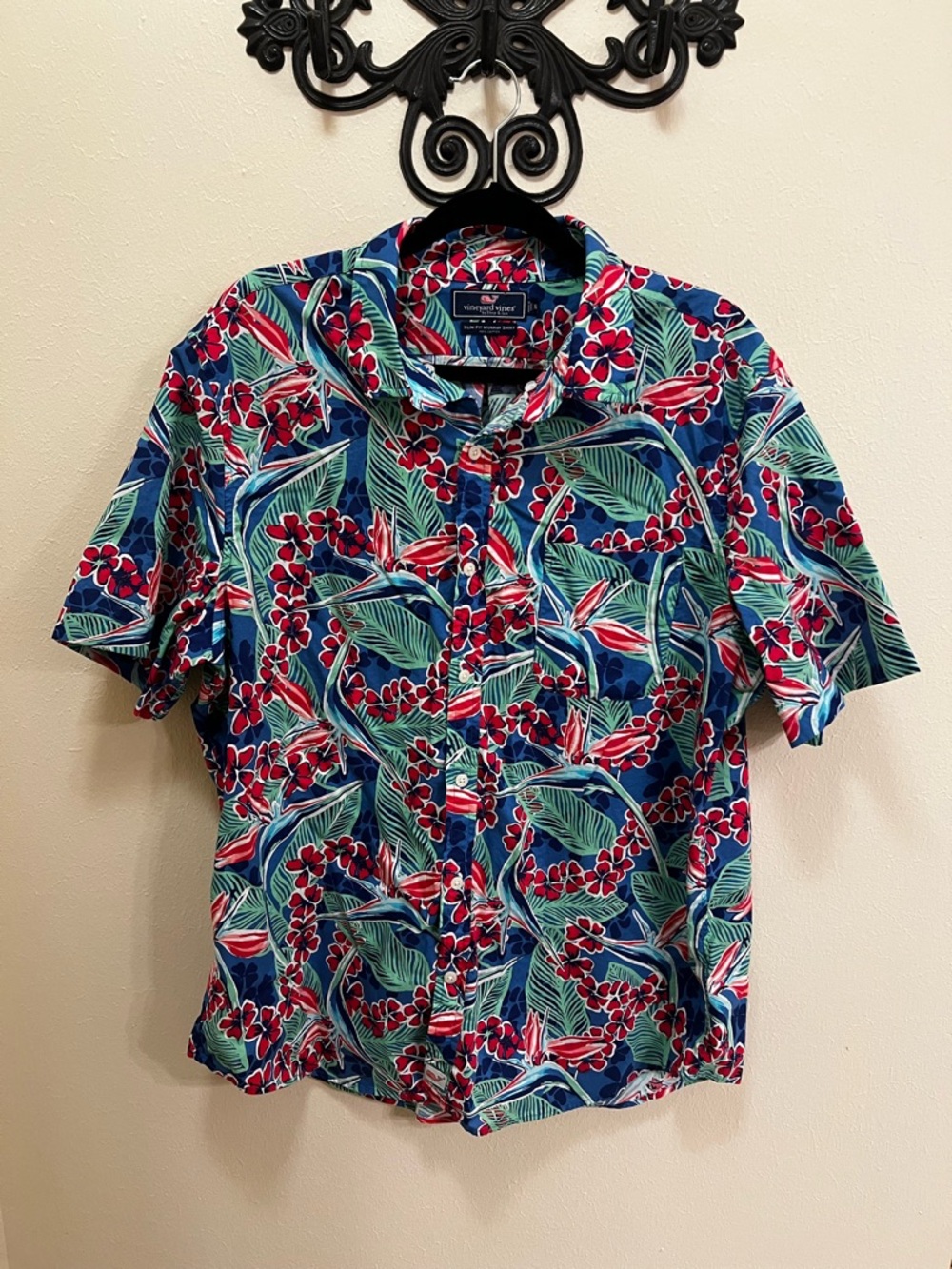Vineyard Vines Men’s Blue Tropical Floral Short-Sleeve Button-Down Shirt